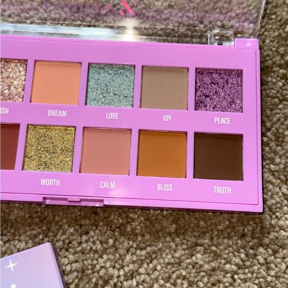 ICONIC London. - Glogirl - Pretty Magic Eyeshadow Palette BUNDLE MSRP $121 - Picture 9 of 10